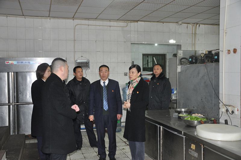 集團(tuán)公司黨委委員、副總經(jīng)理曾立一行到公司開展慰問及安全檢查工作