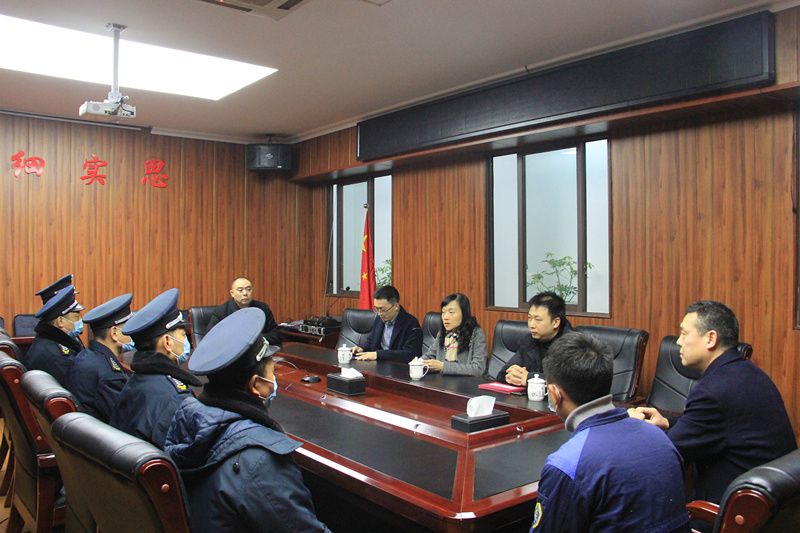 集團(tuán)黨委委員、副總經(jīng)理曾立一行走訪慰問涪陵公司保安員工