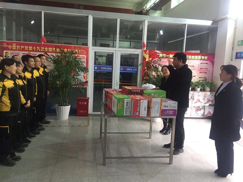 集團(tuán)公司黨委委員、工會主席、副總經(jīng)理吳鋼一行到路易通公司開展春節(jié)前慰問活動