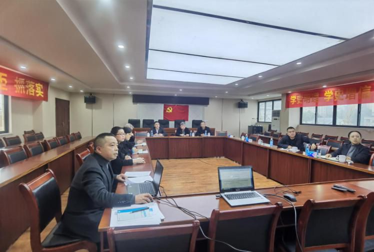 集團公司黨委委員、副總經(jīng)理肖毅蒞臨譽順公司召開投標文件評審會
