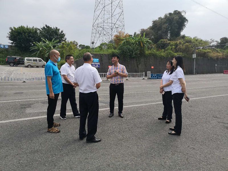 集團公司黨委委員、工會主席、副總經(jīng)理吳鋼到蔡家車檢公司慰問并指導工作