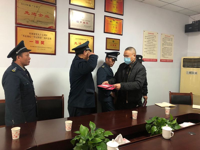集團(tuán)公司黨委委員、副總經(jīng)理溫雄偉到合川公司慰問基層困難員工
