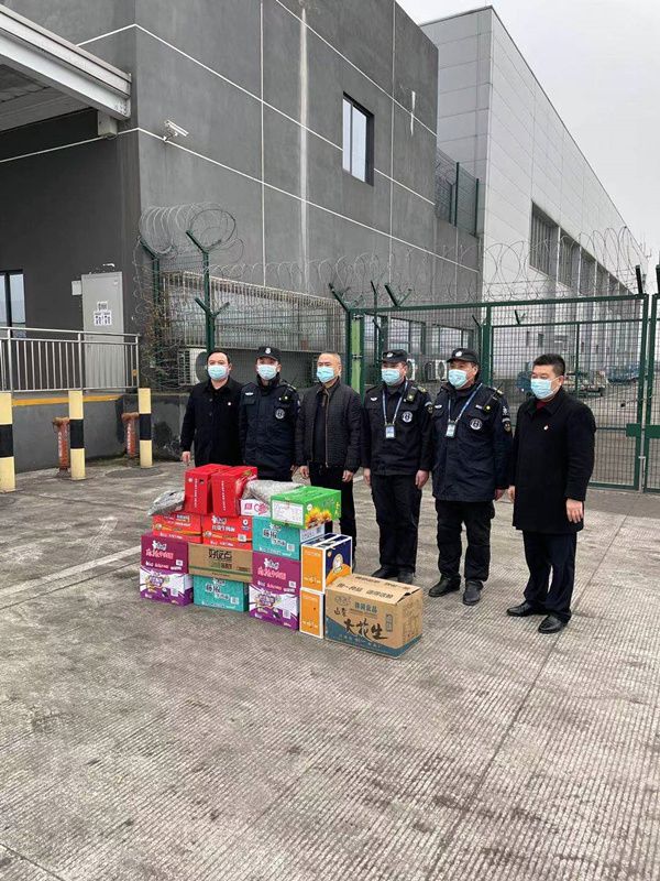 集團(tuán)公司黨委委員、副總經(jīng)理溫雄偉代表黨委到守神公司開展節(jié)前慰問